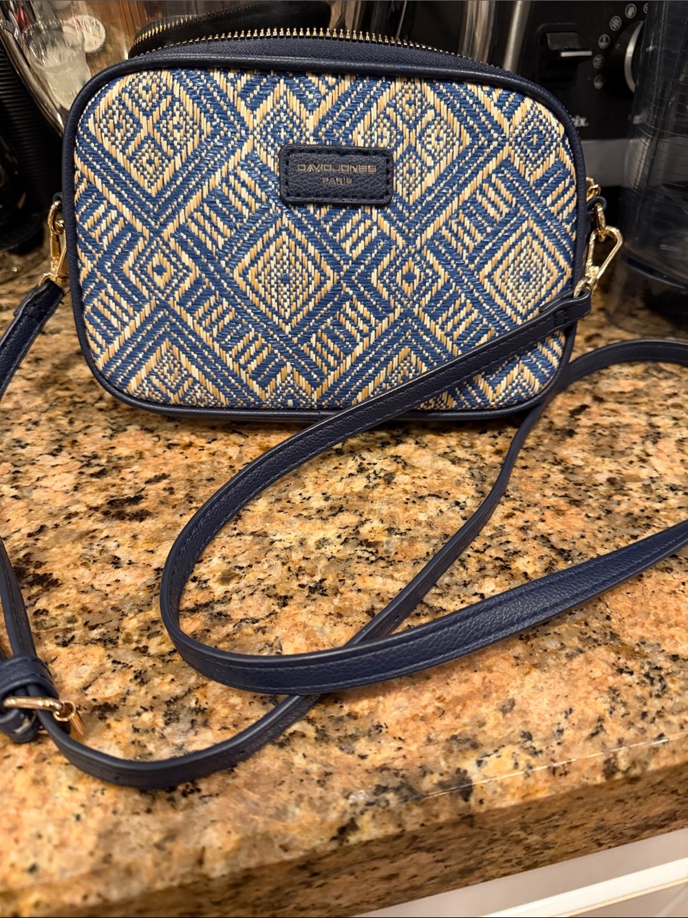 David Jones small crossbody faux leather w graphic front adj straps
